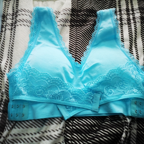 crisscross front bra - Picture 2 of 2